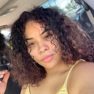Meet your Posher, Desiree